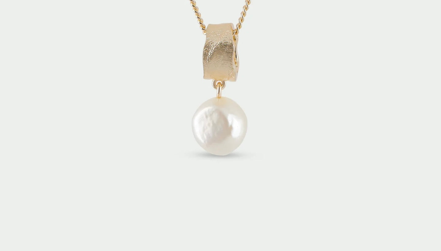 Freshwater Pearl Necklace Gold